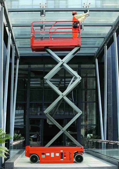 自行式升降機(jī)  自行式升降機(jī)